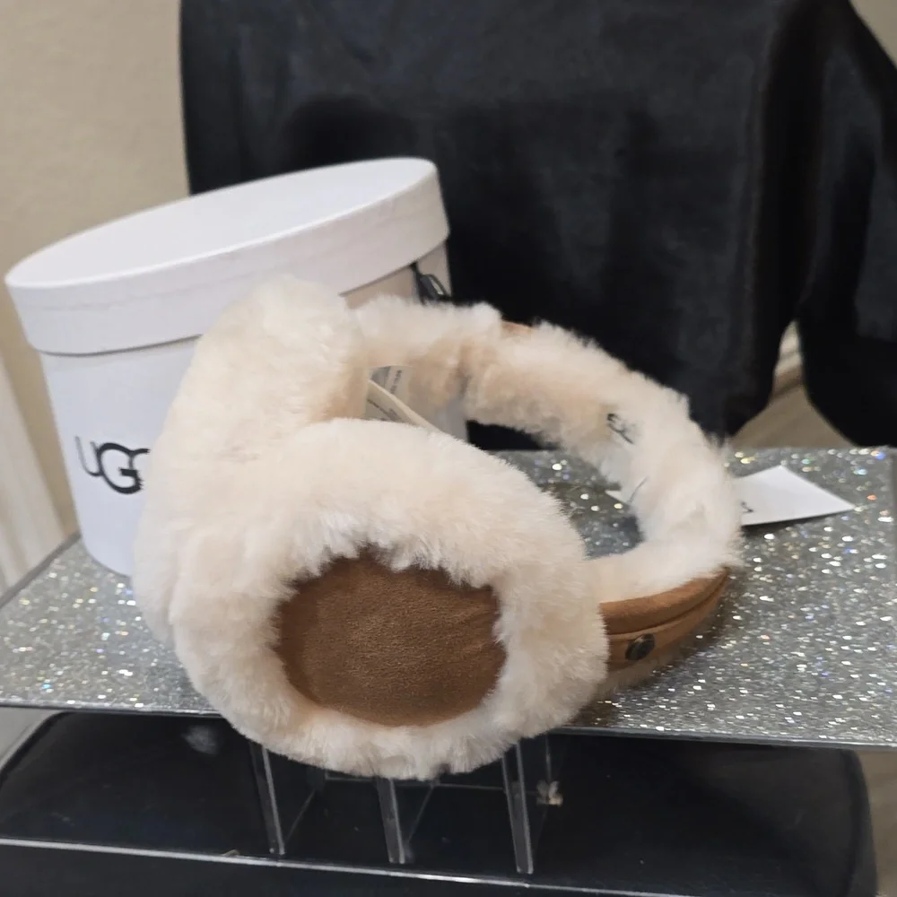 UGG  Shearling Sheepskin‎ Earmuffs